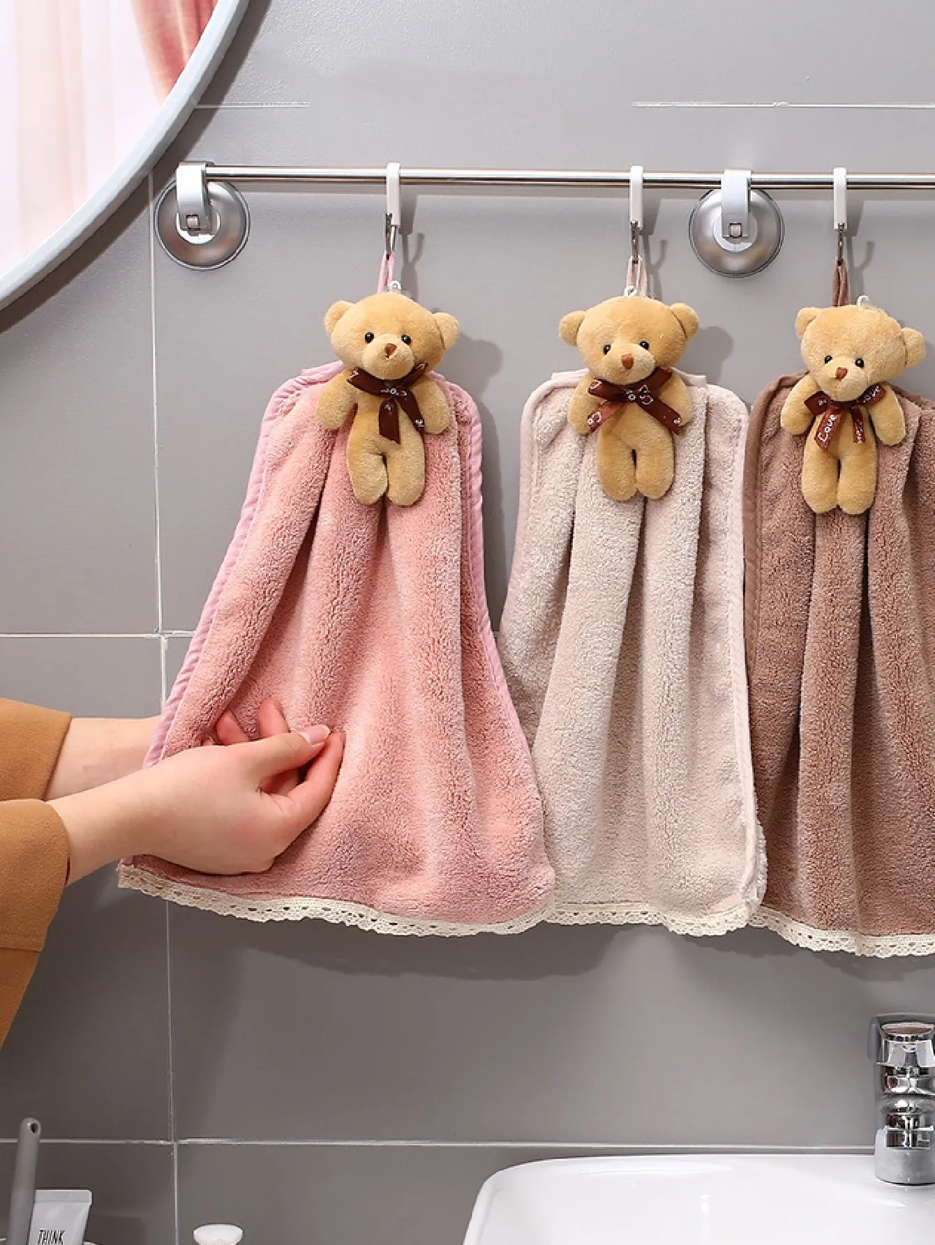 1pc Bear Decor Random Color Hand Towel