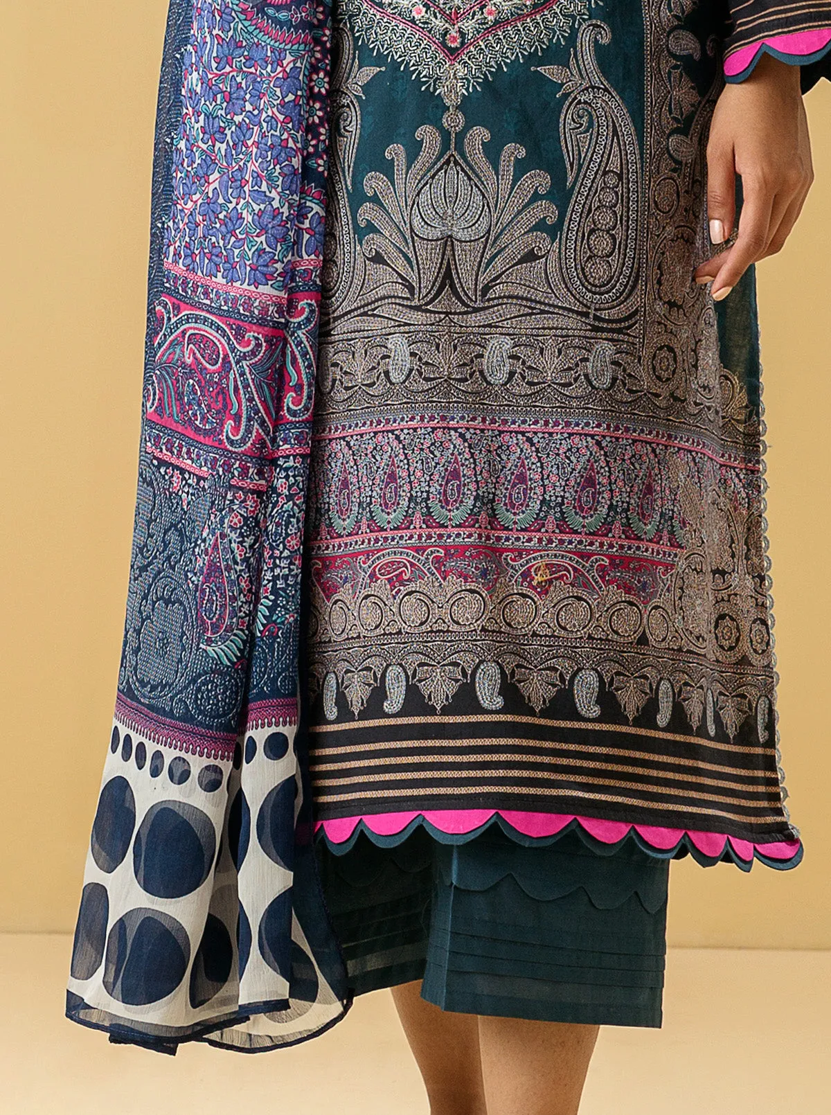 3 PIECE - EMBROIDERED  LAWN SUIT - DIVINE PAISLEY