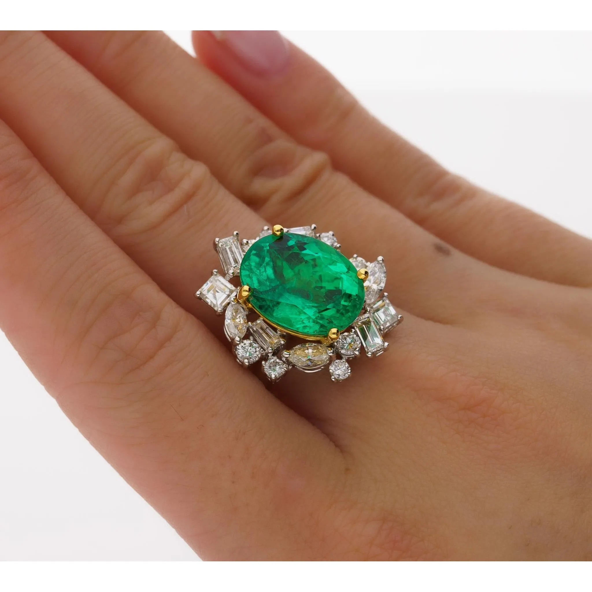 AGL Certified 6.79 Carat Minor Oil Colombian Emerald and Diamond 18K Gold Ring