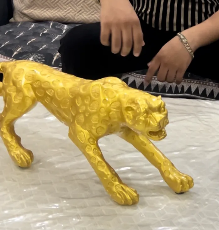 BIG Size Golden Panther Jaguar Lion Luxury Showpiece Animal Figurines Decorative Item for Home Dcor Living Room Bedroom Table Top Car Dashboard Decoration