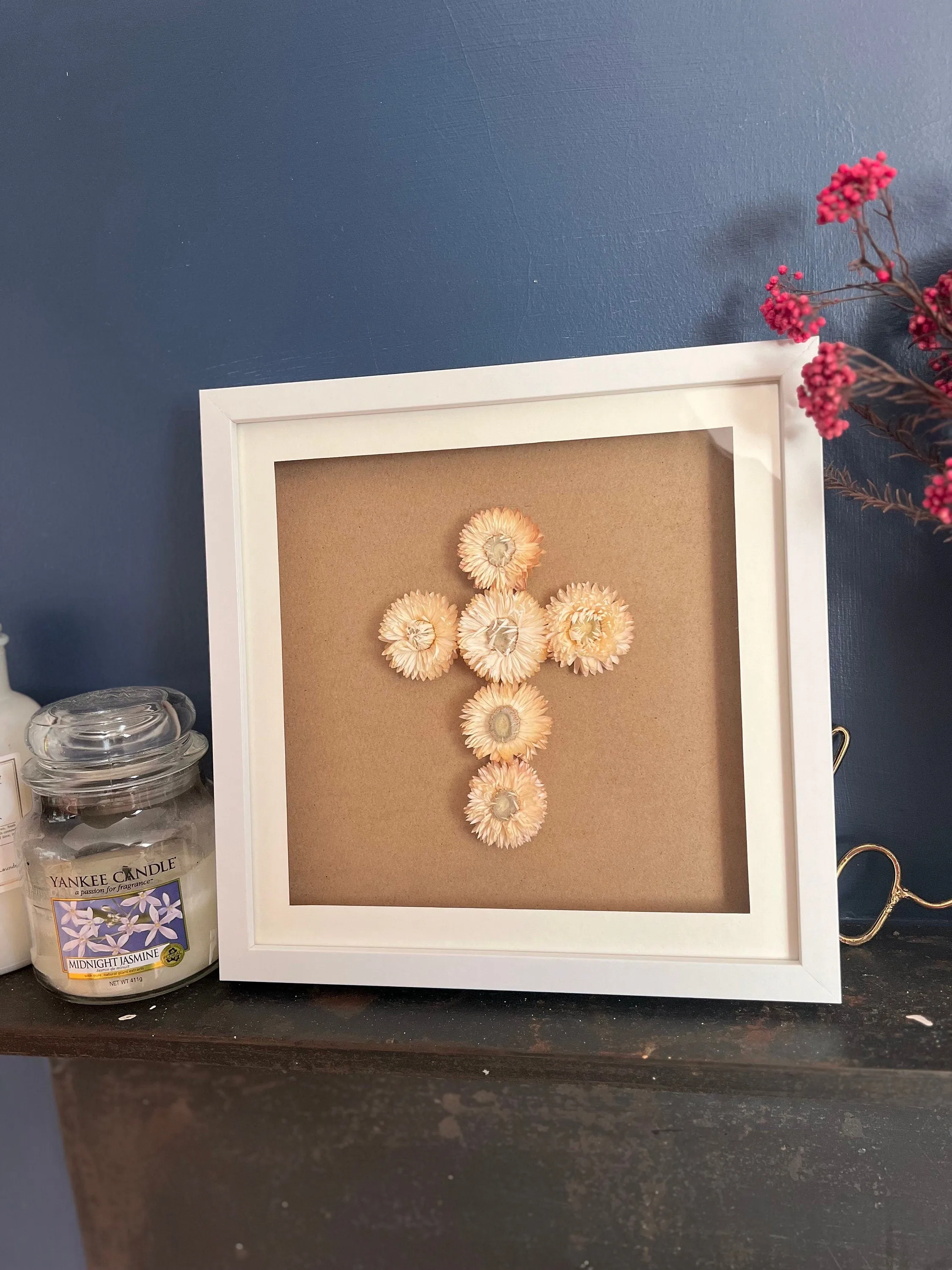 Dried Floral Holy Cross Wall Art, Dried Flower Gift for Xmas, Framed Floral Cross Wall Decoration, Everlasting Christmas Gift