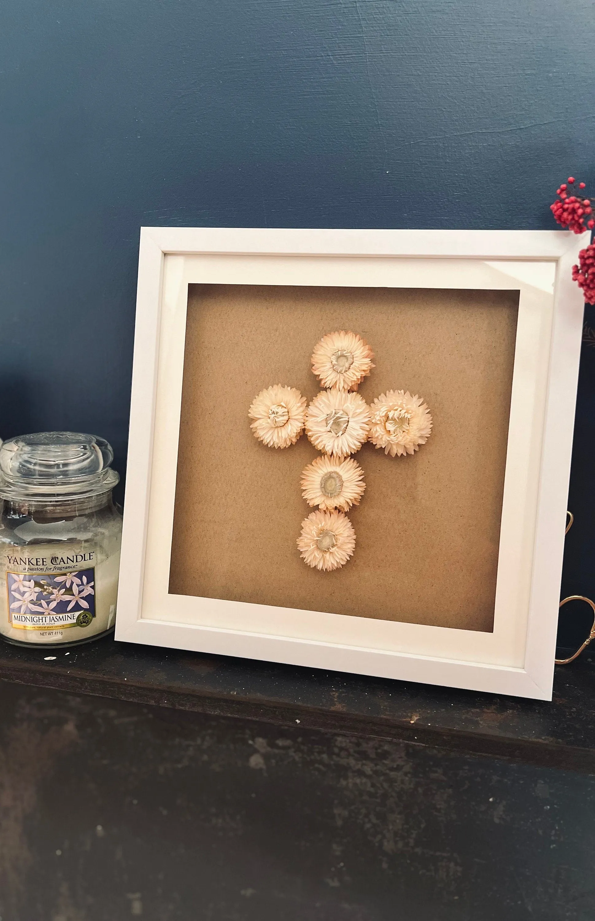 Dried Floral Holy Cross Wall Art, Dried Flower Gift for Xmas, Framed Floral Cross Wall Decoration, Everlasting Christmas Gift