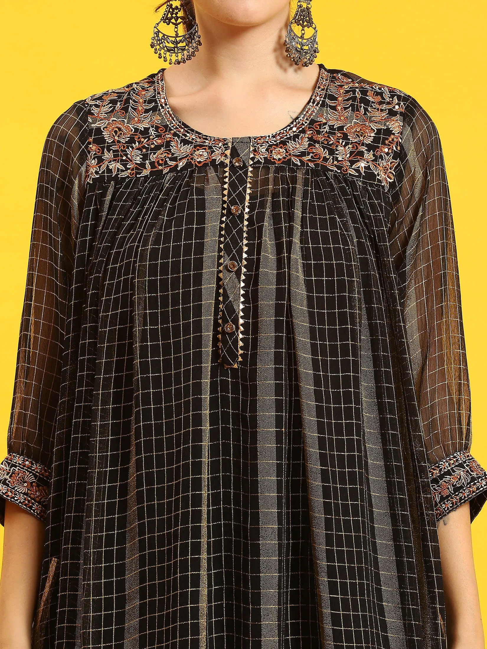 Women Black Embroidered Kurta With Trouser