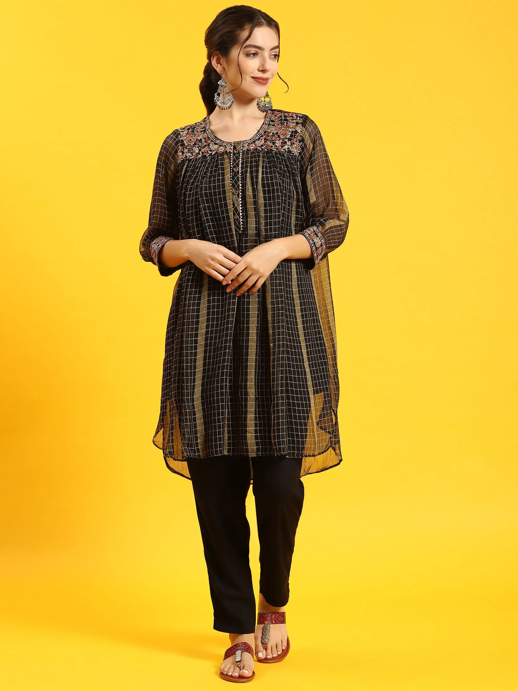 Women Black Embroidered Kurta With Trouser